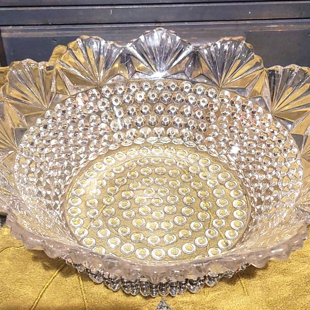 HOBnob Vintage Beautiful glass bowl